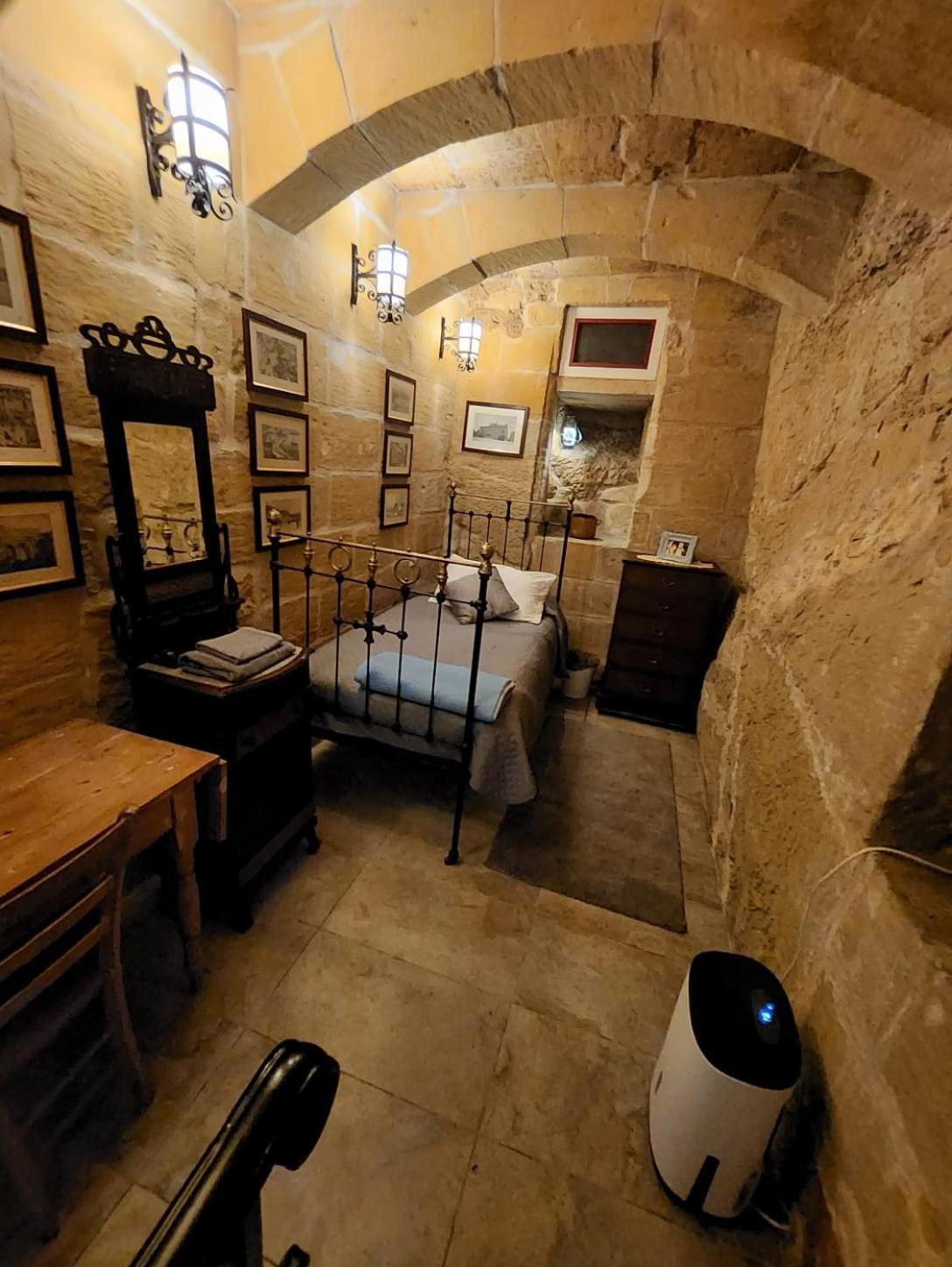 Cozy Corner House In Valletta - Authentic! Exterior photo